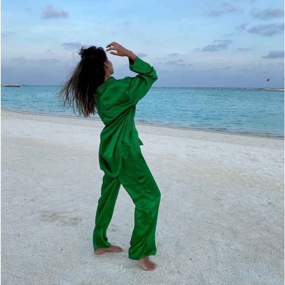 Green Silk Button down shirt - Picture 4 of 15